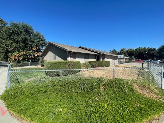 Building Photo - Single story located in East Modesto neigh... Rental