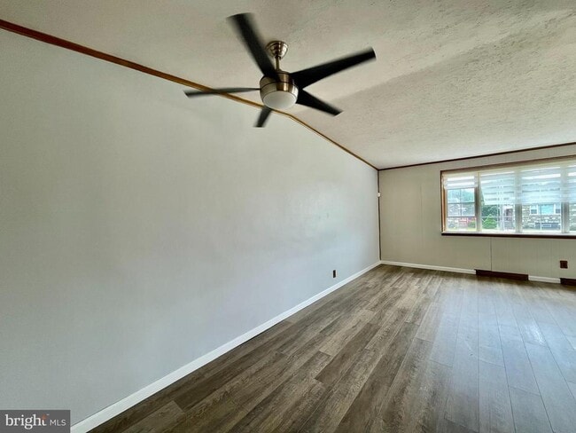 Photo - 1405 Napfle Ave