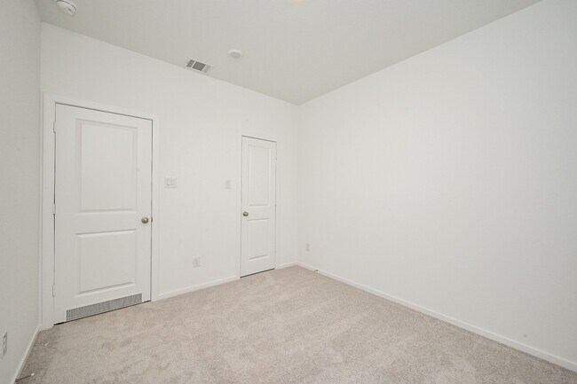 Building Photo - 6427 Seafoam Lake Dr