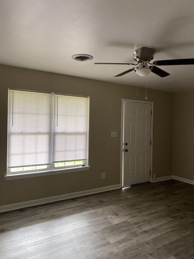 Photo - 1001 Caroline Dr