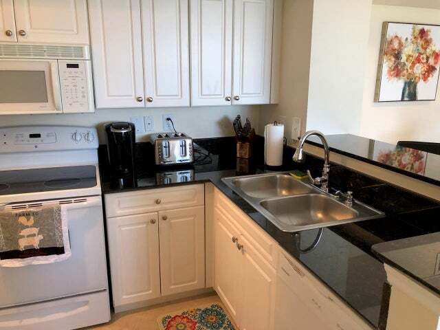 Building Photo - 651 Okeechobee Blvd Unit 651 Okeechobee Boulevard 401