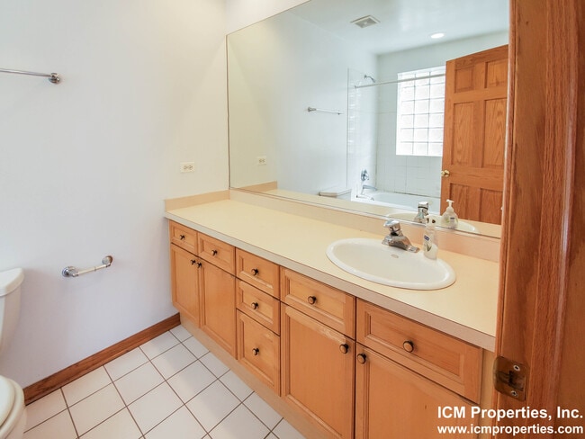 Photo - 2510 N Southport Ave Unit 2715