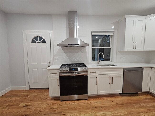 Photo - 141 Morse St