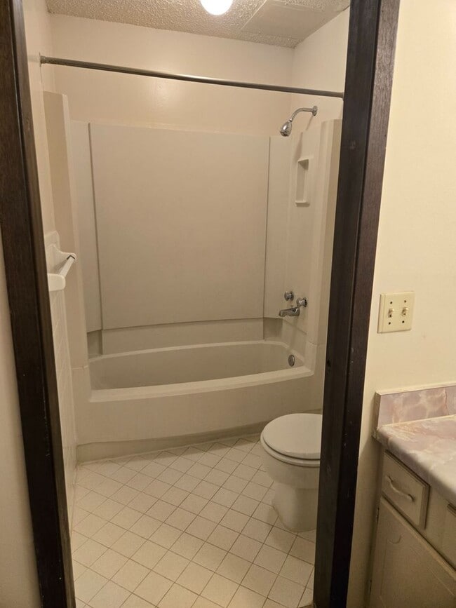 Photo - Charming 2 Bedroom, 1 Bath Apartment – Min... Unit 267F
