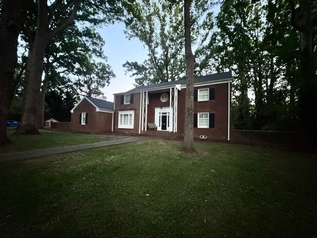 Photo - 906 Crescent Cir