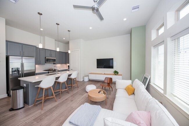 Photo - 5209 Allen St