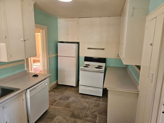 Photo - 3 Bedroom House Only $2,695.00/month!!