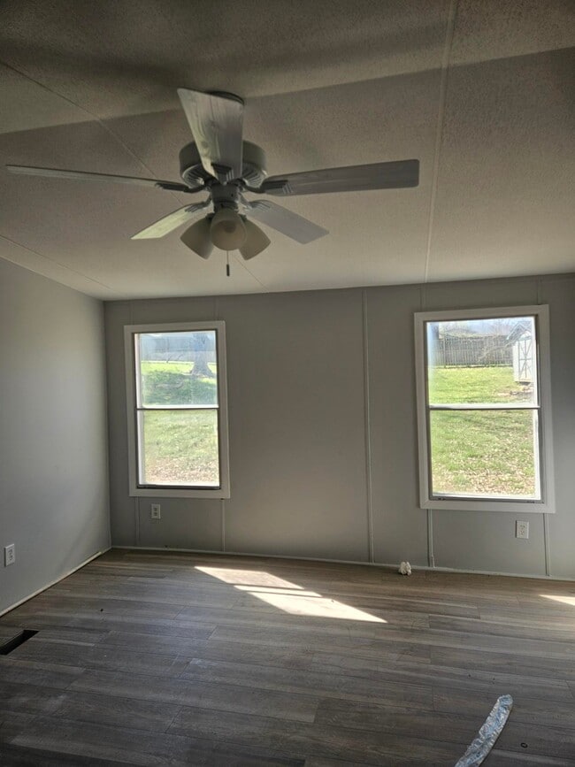 Photo - 935 Calvert Dr
