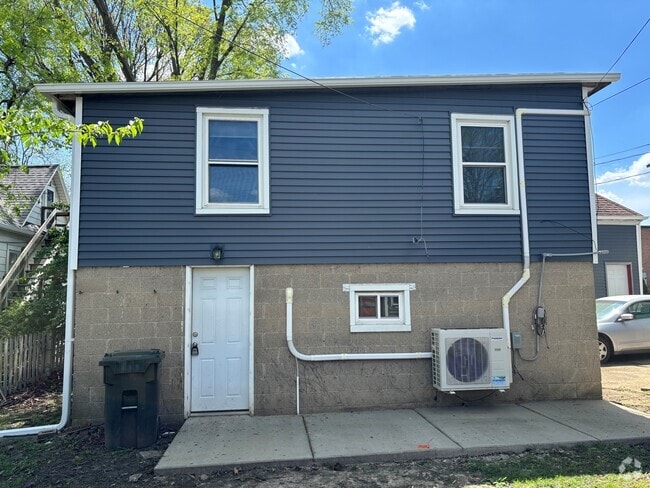Building Photo - 106 S Urbana Ave Unit 1.5 Rental