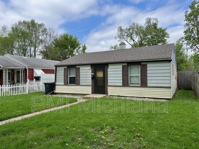 Photo - 1527 E Fox St