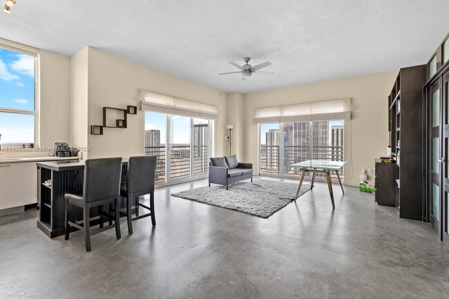 2 br, 2 bath Condo - 133 NE 2nd Ave Apt 3413 - 2 br, 2 bath Condo - 133 NE 2nd Ave Apt 3413 Unidad Apt 3413