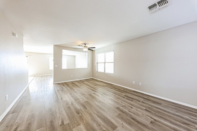 Photo - 973 E Doris St