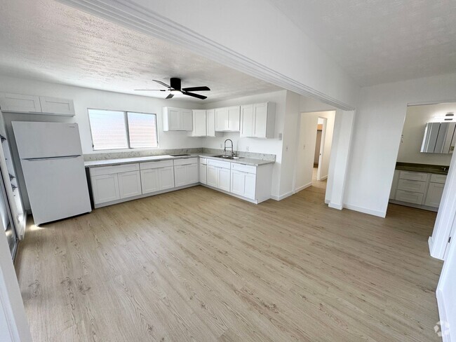 Building Photo - Newly renovated 3 bed, 3 bath w/ 2 parking... Rental