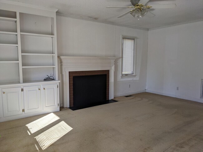 Photo - 1208 Adams St N Unidad B