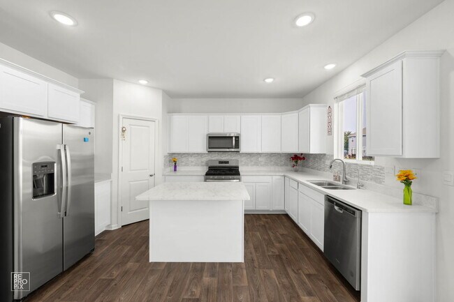 Photo - 714 Juniper St