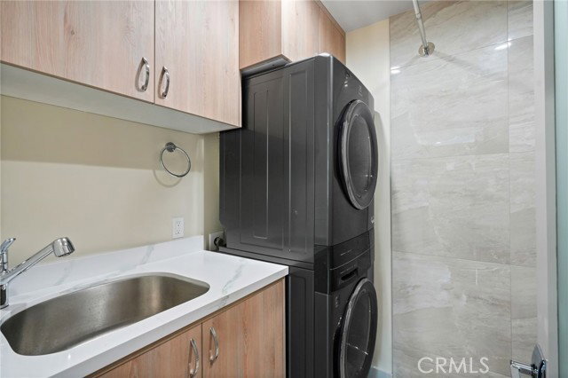 Photo - 18748 Collins St
