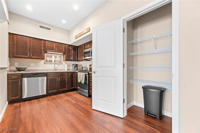 Building Photo - 558 Colony Park Dr Unit 301