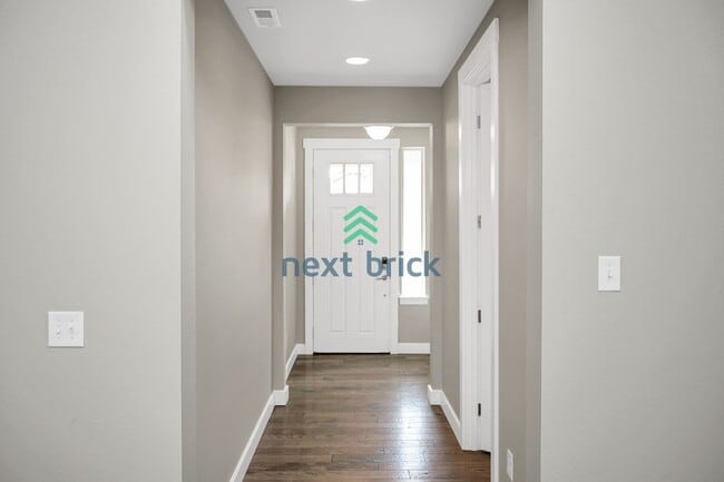 Photo - 4 BED ANS 2.5 BATH SINGLE FAMILY HOUSE FOR RENT