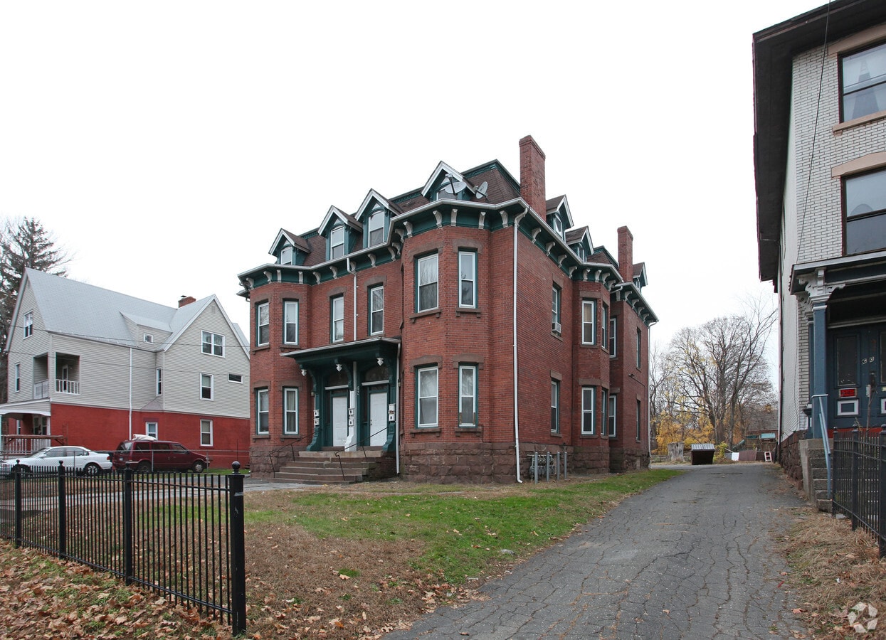 Photo - 62-64 Capen St