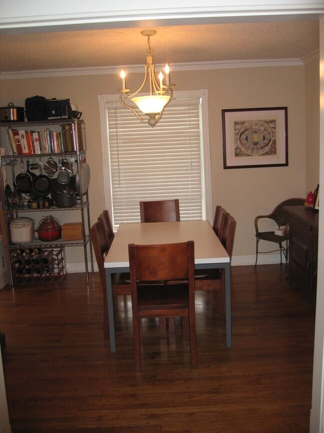 Photo - 3828 Collinwood Ave