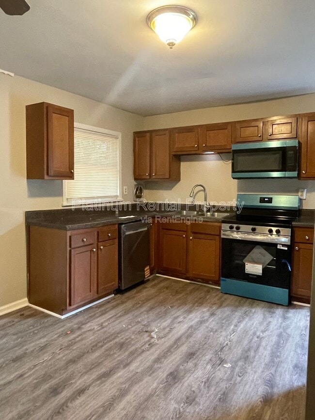 Photo - 2398 Swallow Cir SE