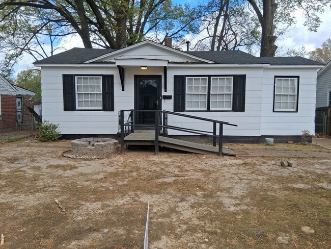 Building Photo - Spacious 2 bedroom 1 bath home for lease