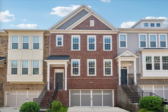 Building Photo - Stylish Unfurnished Townhome in Gated Comm...