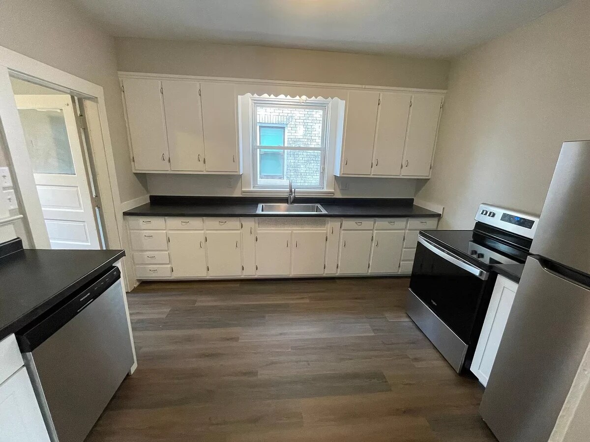 Photo - 1845 Crescent Ave