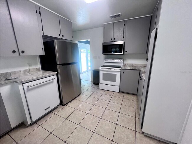 2707 NW 4th Ave