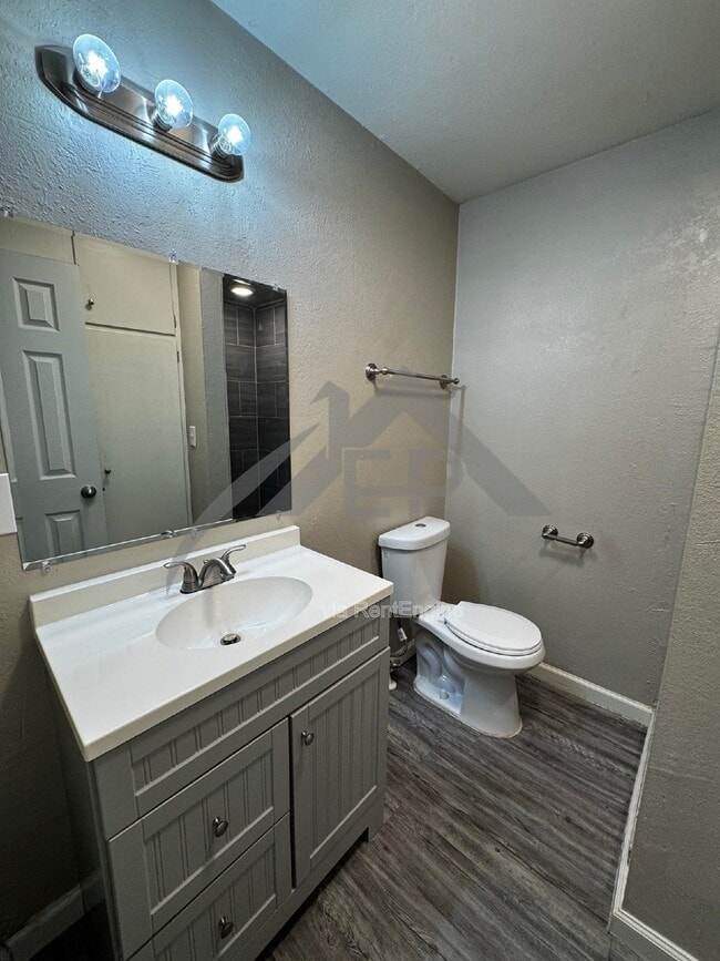 Photo - 205 E Hurd St