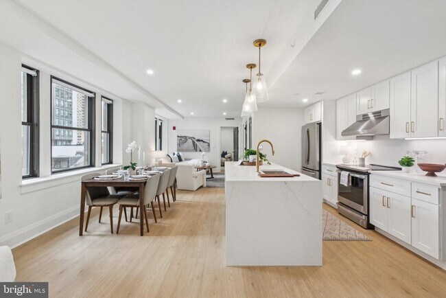 Building Photo - 135 S 19th St Unit 306