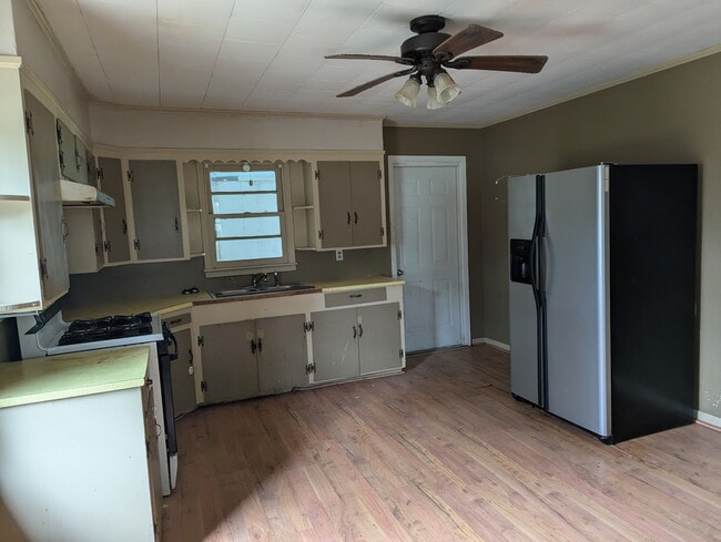 Photo - 1818 Par Rd 1-391