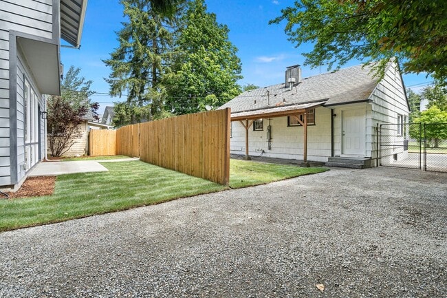 Photo - Spacious 4-Bedroom Home in South Capitol O...