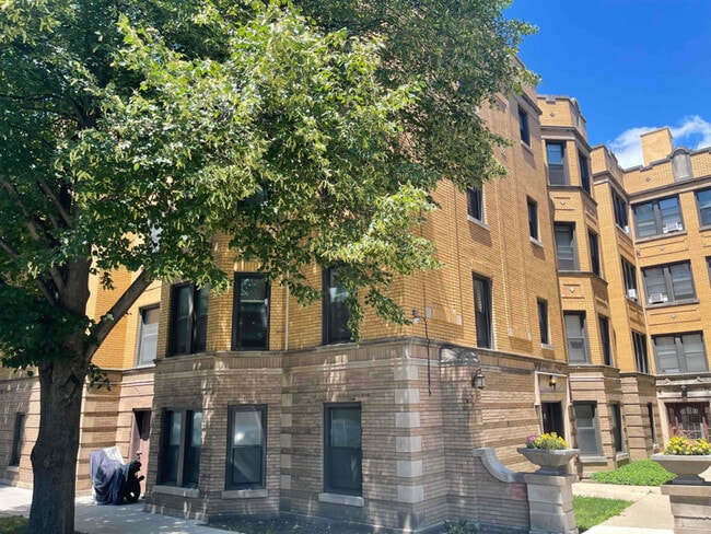 Photo - 5958 W Fillmore St