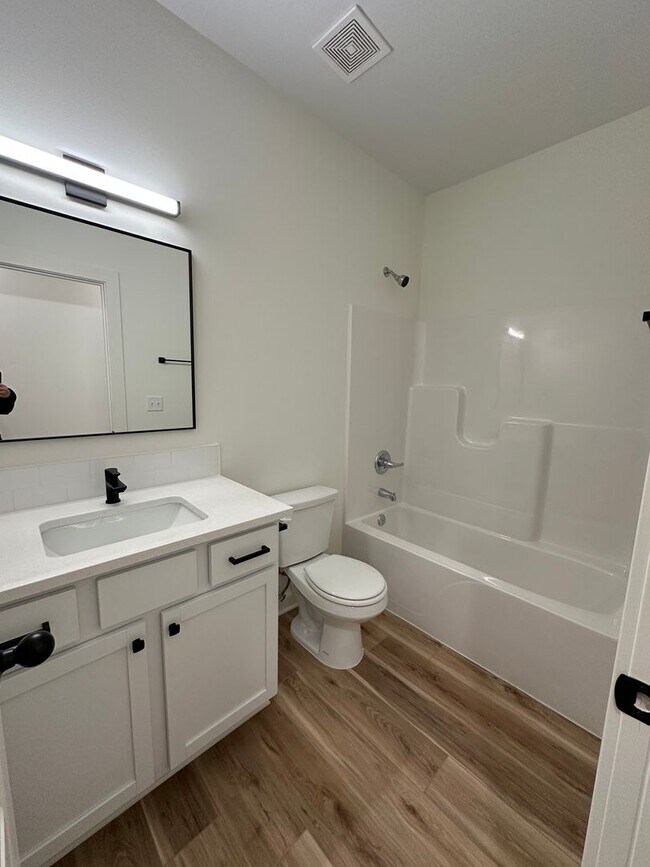 *Beautiful new duplexes in Goddard School House House Rental in