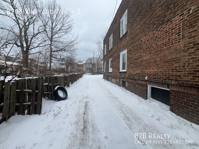 Building Photo - 8208 Vineyard Ave Unit 2 Rental