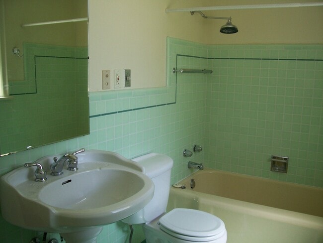 Photo - 517 W 27th Ave