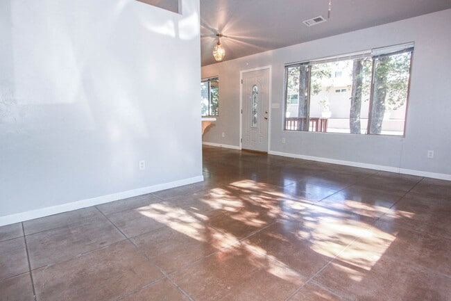 Photo - 202 Robinson Dr Unit #2