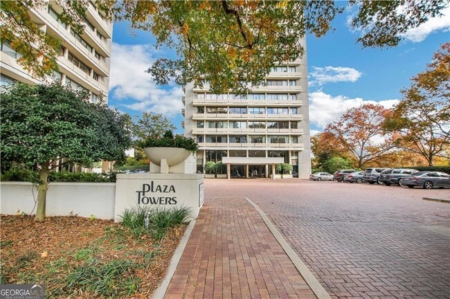Building Photo - 2575 Peachtree Rd NE Unit 21-C