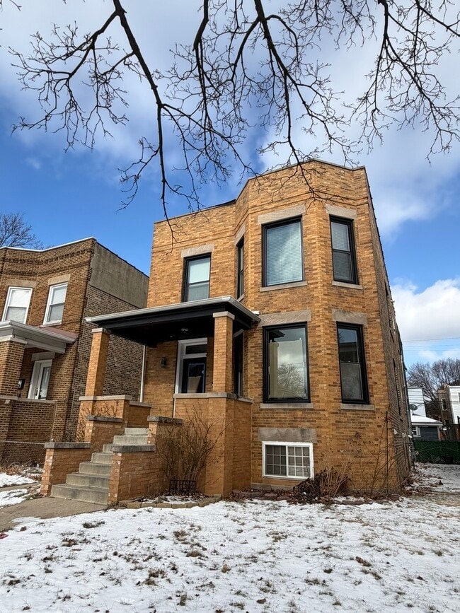 Building Photo - 5252 W Berteau Ave