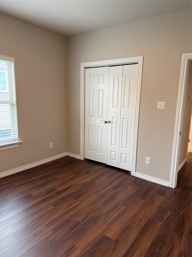 Photo - 6539 Crestford Ln