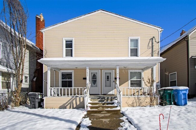 Building Photo - 1037 Bement St Rental