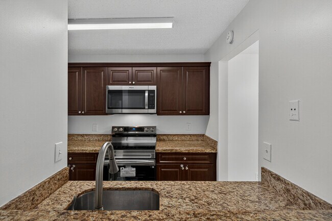 Photo - 913 Meadows Cir