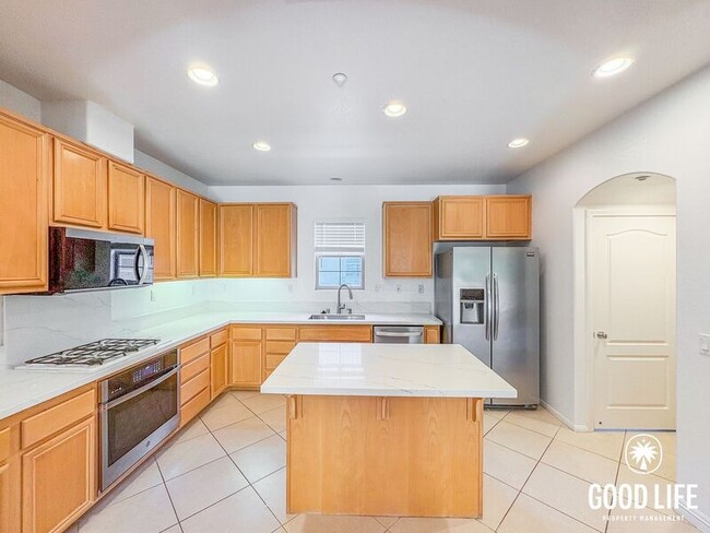 Photo - 264 Marquette Ave