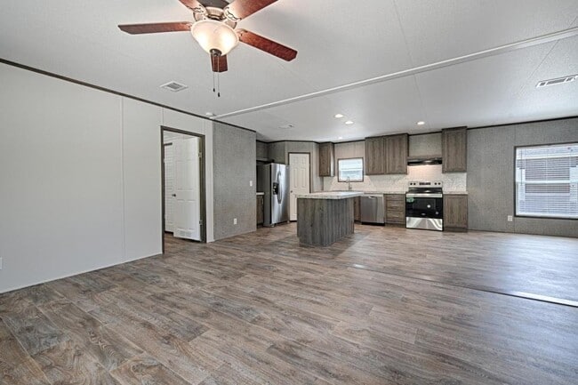 Photo - 633 Kevin St