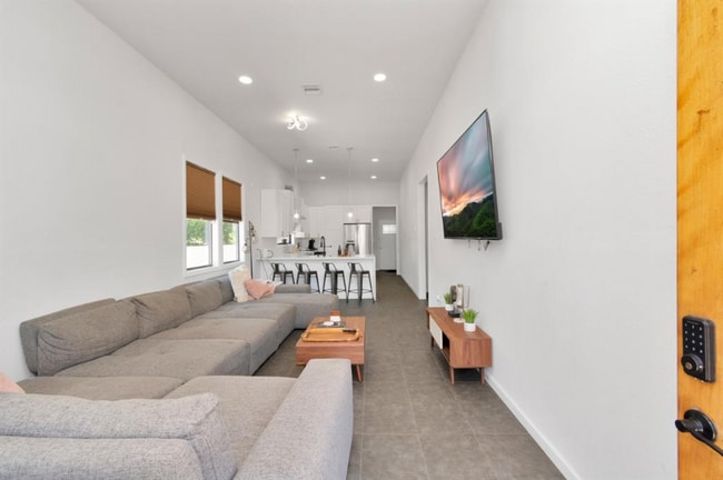 Photo - 3439 Reeves St