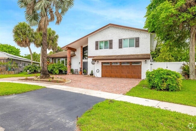 Building Photo - 16530 Royal Poinciana Ct Rental
