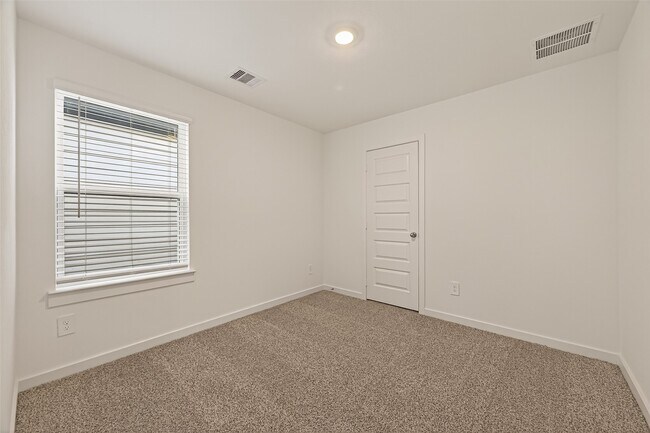 Photo - 2826 Lisburn Ter Ln