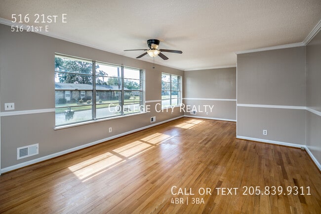 Photo - 516 21st St E