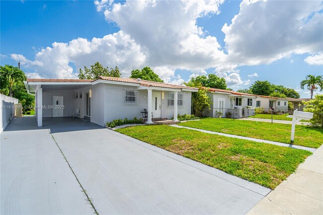 Photo - 685 W 35th St Casa